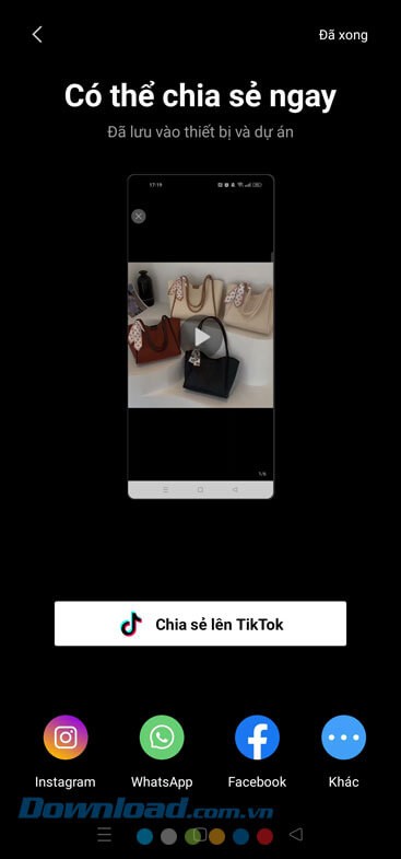 Chia sẻ video lên mạng xã hội như TikTok.