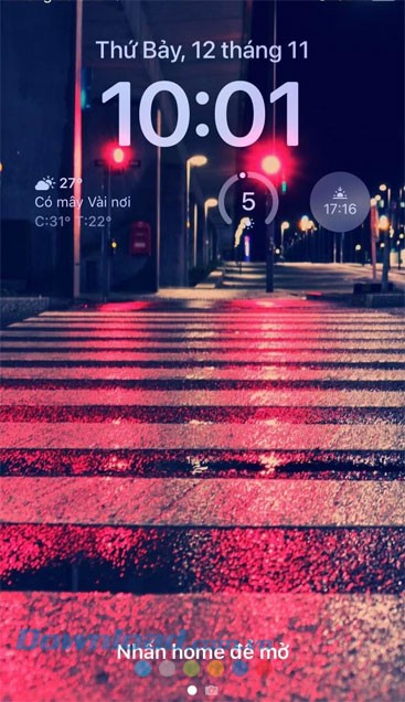 Bắt đầu theo dõi thời tiết trên màn hình khóa