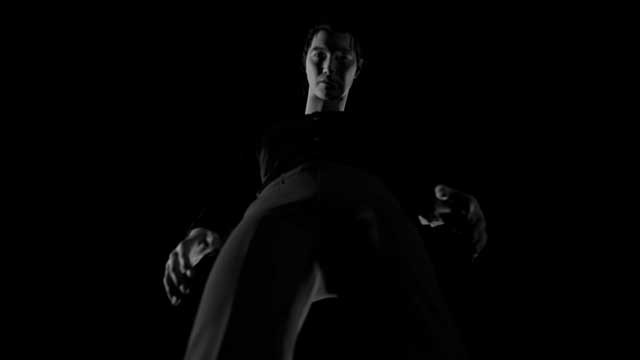 Đối đầu với ma quỷ để giải quyết mọi bí ẩn trong gia đình nữ chính