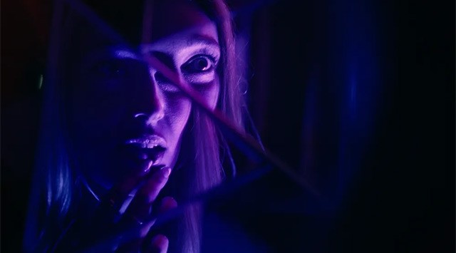 Với hàng loạt ảo giác và cơn cuồng loạn không ngờ từ chiếc vali bí ẩn