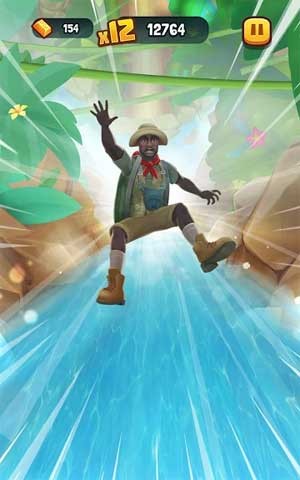 Lao xuống thác nước mà không hề do dự