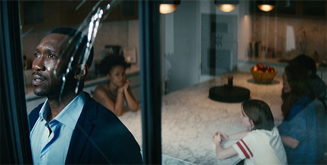 Bỏ thế giới lại sau lưng quy tụ những ngôi sao lớn của điện ảnh Hollywood