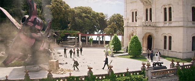 Cùng nhóm trộm thực hiện phi vụ cuối cùng trong Lift: Vụ trộm trên không