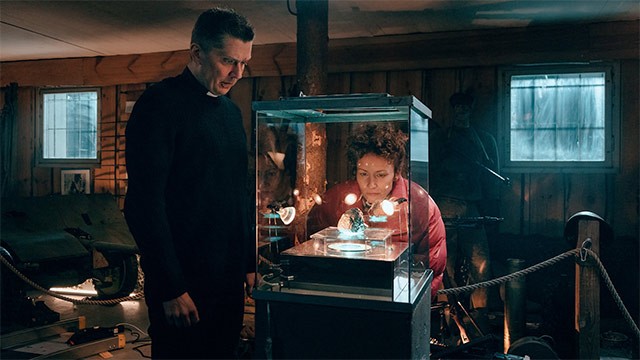 Mọi rắc rối bắt nguồn từ một thiên thạch rơi xuống ngôi làng Hurmevaara