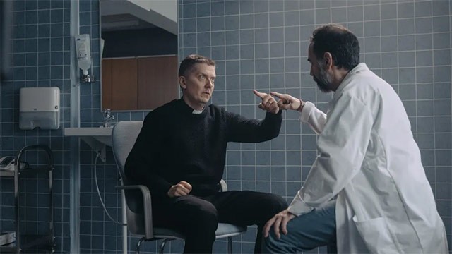 Khiến cuộc sống bình yên trở nên hỗn loạn và những bí mật dần được hé lộ