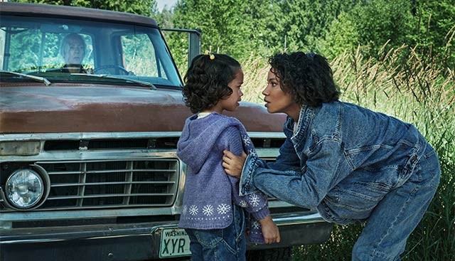 Câu chuyện trong Lou bắt đầu khi cô bé hàng xóm bị mất tích bí ẩn trong cơn bão