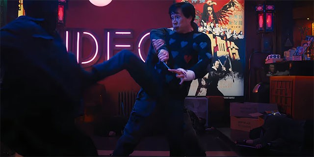 Love Hurts pha trộn giữa những pha hành động đậm chất Mỹ với tình tiết hài hước