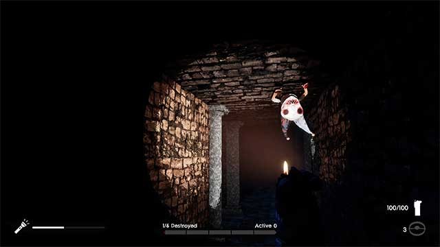 Sử dụng nhiều loại vũ khí và công cụ để định vị và phòng thủ quái vật