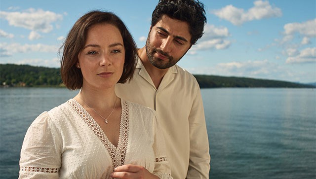 Midsummer Night (2024) là bộ phim hài làng mãn gần gũi, đầy cảm xúc