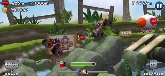 Thực hiện các cú nhảy để vượt qua địa hình hiểm trở