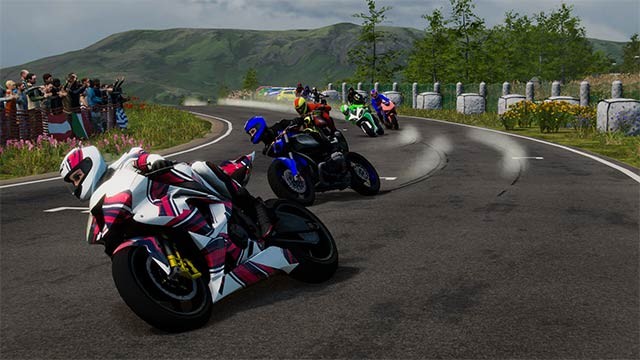 Cạnh tranh với game thủ trong các cuộc đua đậm chất hành động và dựa trên cơ chế vật lý