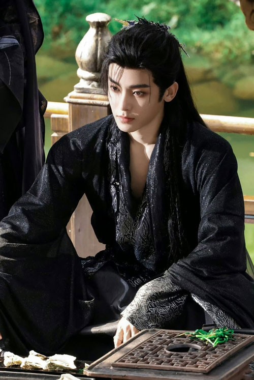 Hầu Minh Hạo vai Kỷ Bá Tể