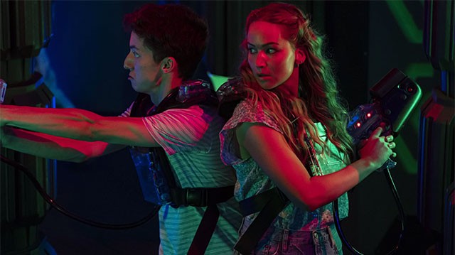 ... dẫn đến biết bao nhiều tình huống dở khóc dở cười trong No Hard Feelings