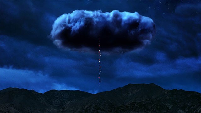 Đám mây kỳ lạ lơ lửng trên không là hiện tượng siêu nhiên huyền bí xảy ra tại thị trấn...