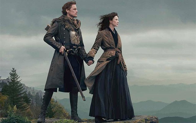 Sự pha trộn giữa lãng mạn, lịch sử và yếu tố xuyên không đã tạo nên sức hút cho 8 phần của Outlander