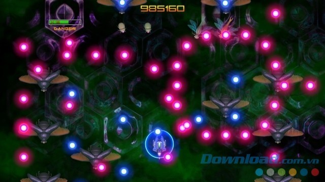 Né tránh vô số viên đạn nguy hiểm trong game bắn súng không gian Overdriven Reloaded cho máy tính