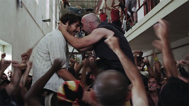 ... trong cuộc bạo loạn xảy ra tại nhà tù tiểu bang