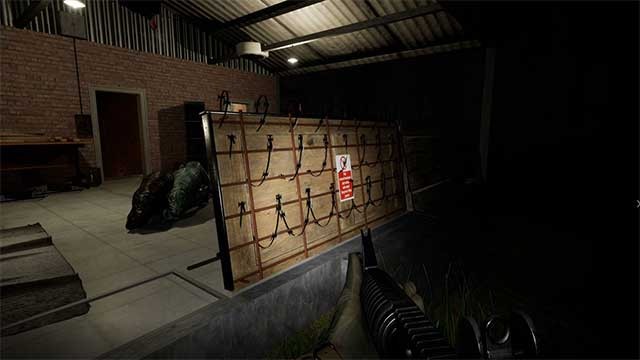 Khám phá các địa điểm để cướp bóc và tài nguyên, tìm và sửa chữa hệ thống phòng thủ,...