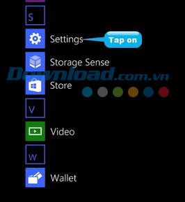 Chọn Settings trong danh sách ứng dụng của điện thoại
