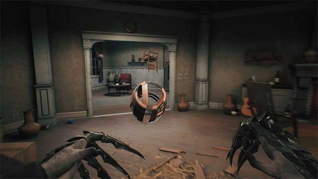 Người sống sót sẽ phải ngụy trang thành các đồ vật để qua mặt kẻ giết người