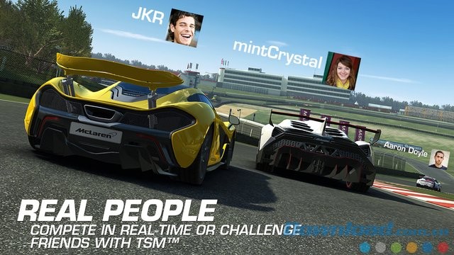 Đua xe với game thủ thực