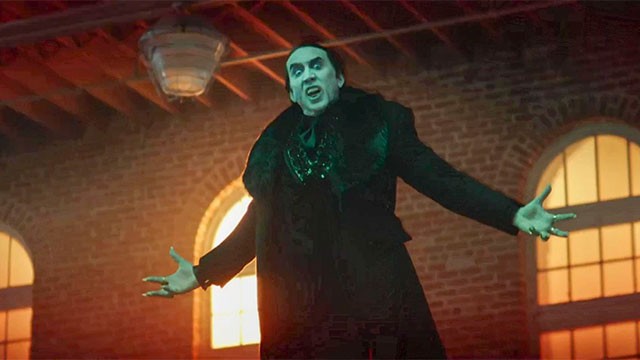 Nicholas Cage hóa thân thành Dracula - một ông chủ đầy tính khí thất thường