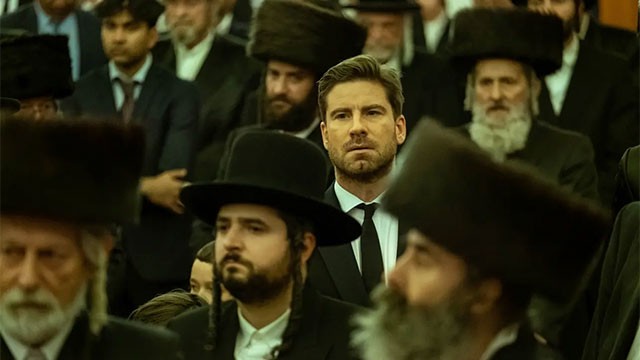 Phim Kim Cương Thô xoay quanh hành trình điều tra về cái chết của em trai và cứu lấy đế chế kim cương của Noah