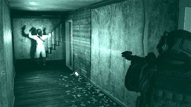 Vào vai một sĩ quan SWAT đi bắt giữ các nghi phạm