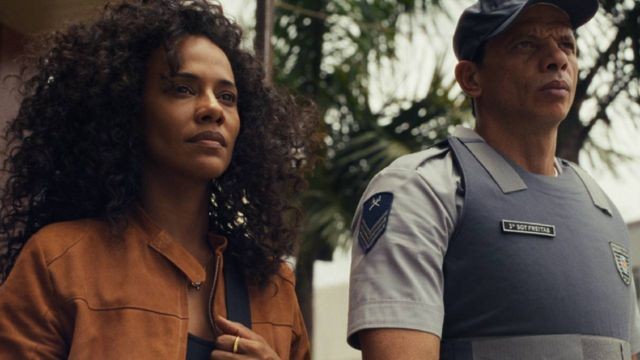 Bộ phim xoay quanh cuộc chiến công lý và quyền lực trong thành phố tội phạm