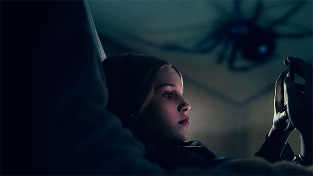 Câu chuyện trong Nọc độc bắt đầu khi Charlotte bí mật nuôi 1 con nhện kỳ lạ trong nhà...