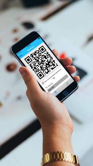 SuperBeam quét mã QR để ghép nối và tải tệp tin