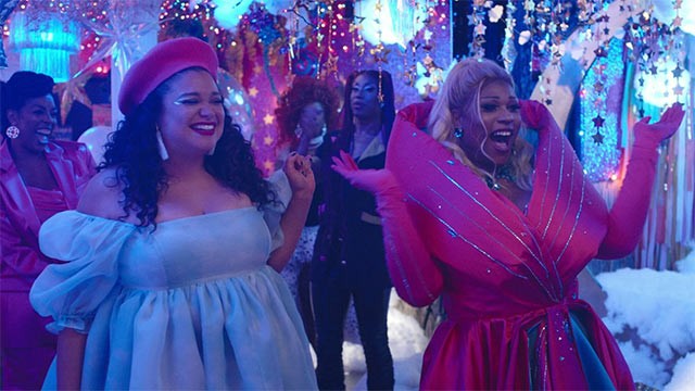 Chuyện Sinh Tồn của Cô Nàng Ngoại Cỡ là series phim hài Mỹ độc quyền trên Netflix