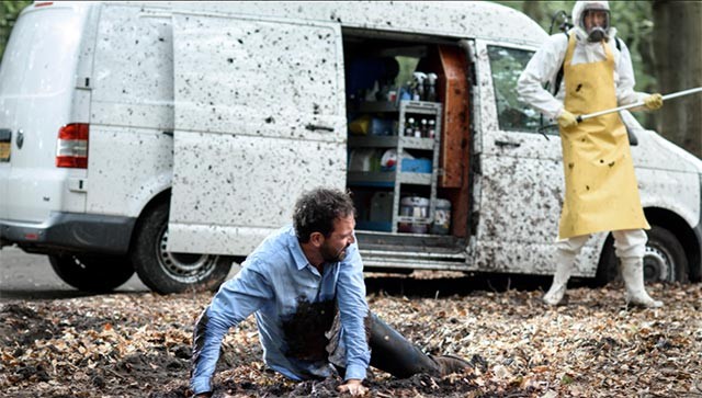 Ed quyết định bám đuổi gia đình Hans đến cùng để dạy cho họ 1 bài học nhớ đời