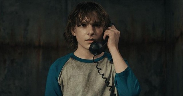 Nhân vật chính trong phim Điện Thoại Đen là cậu bé 13 tuổi có khả năng siêu nhiên
