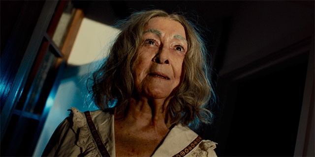 Giải mã những điều kỳ lạ xoay quanh ngôi nhà và người bà của Anna