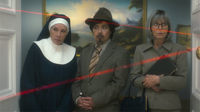 Bộ phim khai thác yếu tố hài hước và trí tuệ thay vì hành động như nhiều tác phẩm cùng loại