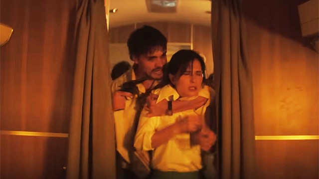 Cuộc đấu trí giữa phi công, 2 nữ tiếp viên dũng cảm và 2 tên không tặc kéo dài hơn 60 giờ