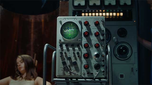 Giải cứu cô con gái tuổi teen Eleanor Malone khỏi một giáo phái cực đoan