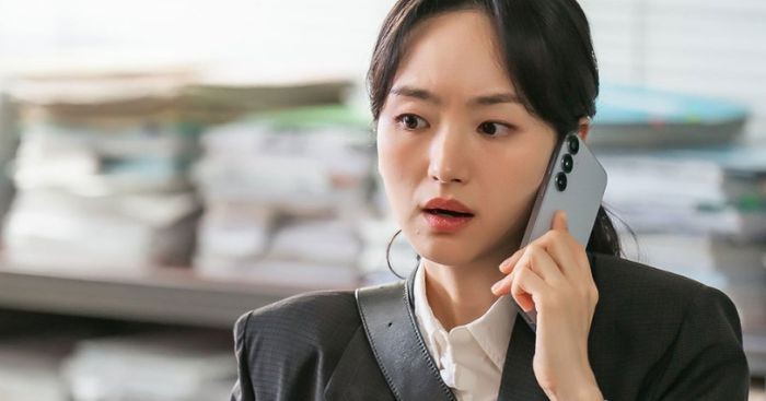 Won Jin Ah trong vai Kim Jin Ah: Công tố viên tại Văn phòng Công tố Quận Trung tâm Seoul