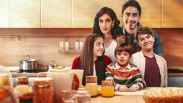 Poster The Manny (2023) - series phim hài lãng mạn mới trên Netflix