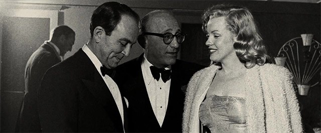 Hàng loạt thước phim cũ và những cuộc phỏng vấn với bạn bè, người thân của Marilyn Monroe