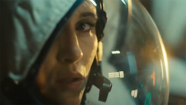 Sau sự mất tích bí ẩn của Paula trên chuyến bay trở về với gia đình...