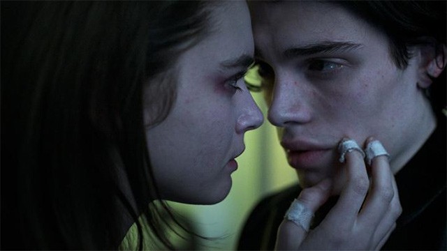 The Tearsmith là câu chuyện tình yêu tuổi teen đầy lãng mạn và những góc tối