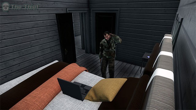 Hành động lén lút để tránh sự phát hiện của lính canh và dân làng