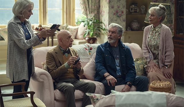 Phim quy tụ dàn diễn viên gạo cội như Helen Mirren, Pierce Brosnan, Ben Kingsley và Celia Imrie