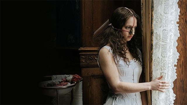 Lọ Lem bước ra khỏi câu chuyện cổ tích mộng mơ để tham gia cuộc chiến sắc đẹp đẫm máu