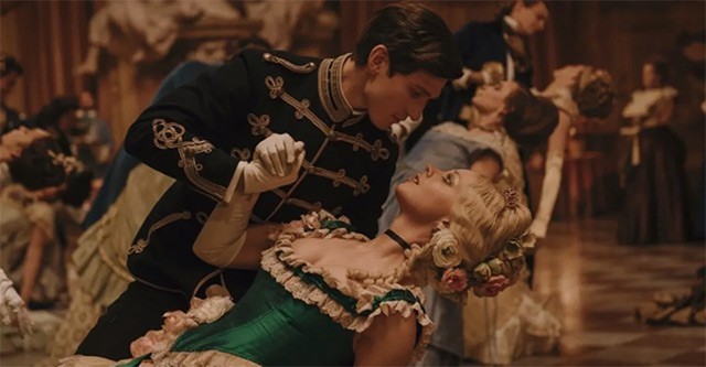 Khám phá câu chuyện về nàng Lọ Lem vừa đen tối vừa hài hước