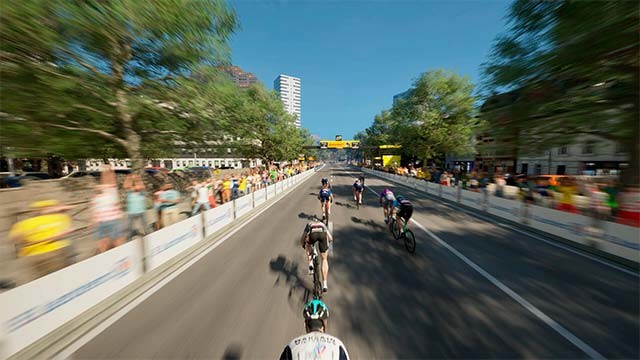 Tạo cuộc đua và thách đấu bạn bè trong Tour de France 2025
