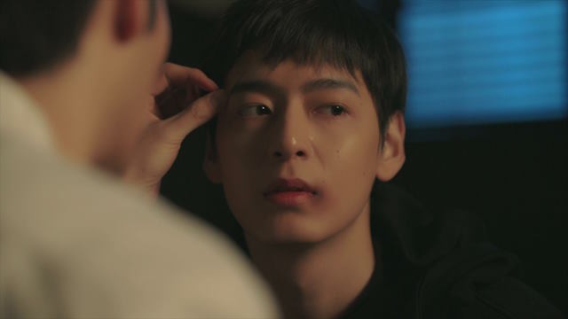 Dàn nhân vật do người thật đóng, mang đến cảm giác như xem phim truyền hình