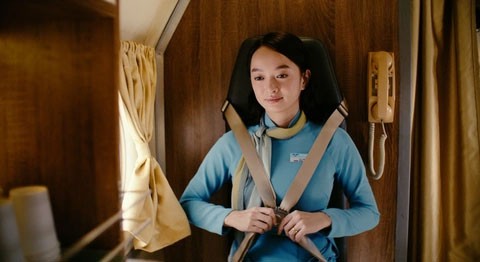 Kaity Nguyễn thủ vai Tú Trinh, một nữ tiếp viên hàng không dũng cảm